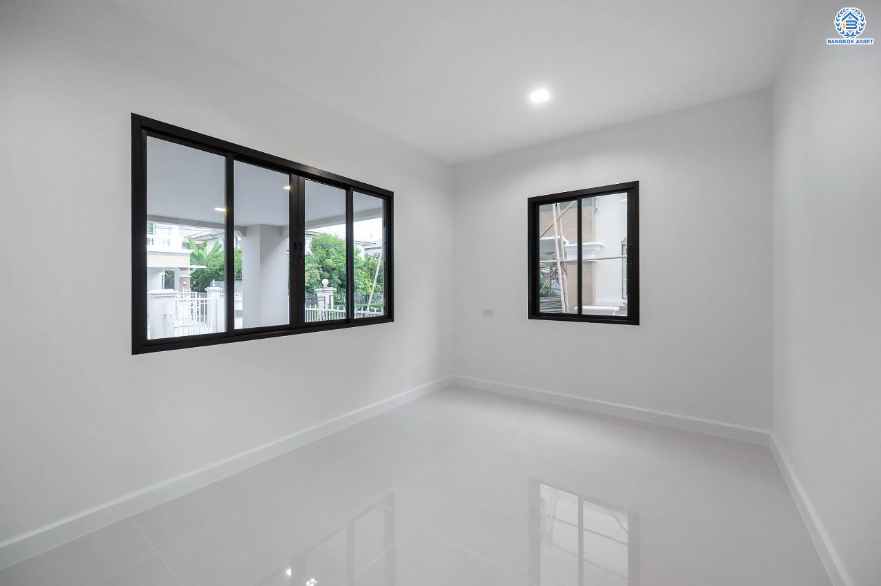 บ้านมือสองตกแต่งใหม่ โครงการ ลดาวัลย์ ปิ่นเกล้า-เพชรเกษม หลังมุม เนื้อที่ 102 ตร.ว. บนพื้นที่ใช้สอย 243.08 ตร.ม. ฟังก์ชัน 4 ห้องนอน 4 ห้องน้ำ 1 ห้องแม่บ้าน จอดรถได้ 2 คัน สภาพแวดล้อมดี ทำเลติดถนนกาญจนาภิเษก เดินทางเข้าสู่เมืองได้สะดวกเชื่อมต่อ ถนนเพชรเกษม ถนนราชพฤกษ์ ถนนกัลปพฤกษ์ ใกล้เดอะมอลล์บางแค ใกล้รถไฟฟ้าสายสีน้ำเงิน "สถานีหลักสอง" และ จุดขึ้นทางด่วน "ศรีรัช"